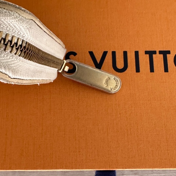 Louis Vuitton Damier Azur Zippy Wallet - Picture 14 of 15